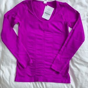 Textured Fabletics workout top (L/S)